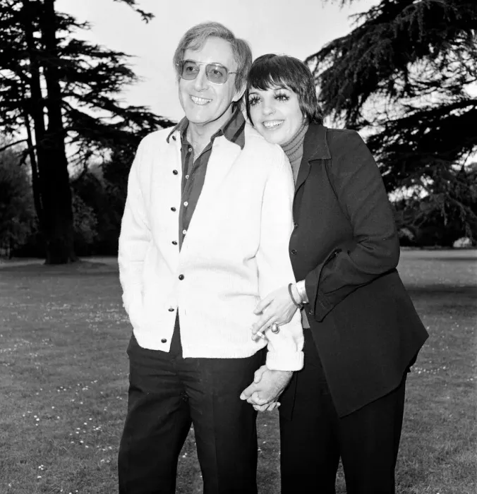 Framed Print : The happy couple, Liza Minnelli and Peter Sellers photographed at Shepperton Studios Framed Print : The happy couple, Liza Minnelli and Peter Sellers photographed at Shepperton Studios