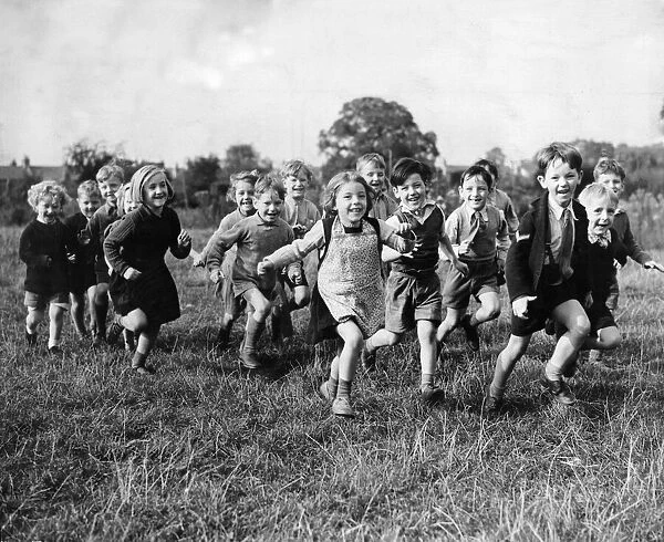 A happy little troupe of London children running to their special classroom in Oxford