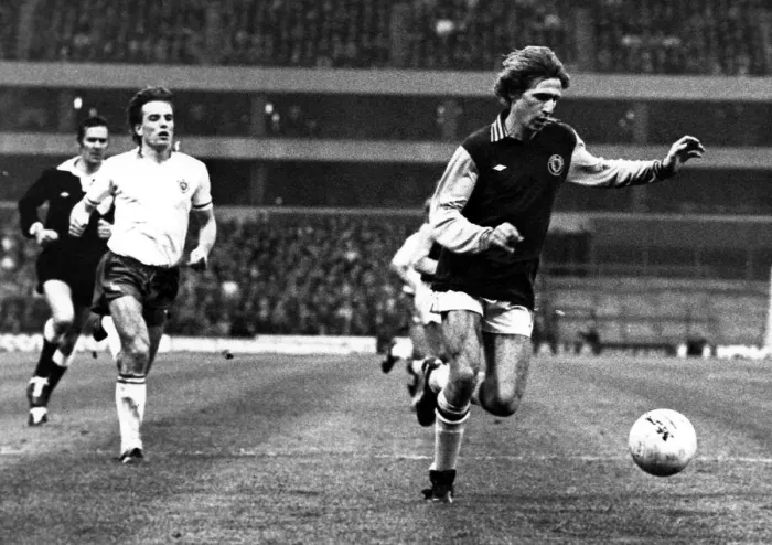 Framed Print : Hardcopy Scan for Sports Argus  /  Aston Villa  /  pic of Gordon Cowans  /  20 May 1981