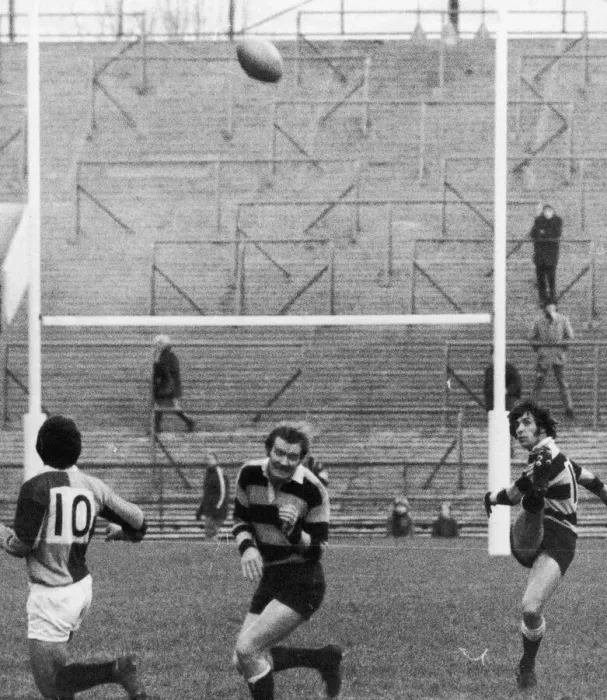 Framed Print : Harlequins v Cardiff Barry John makes a defensive kick whilst Harlequins No 10 Earl Framed Print : Harlequins v Cardiff Barry John makes a defensive kick whilst Harlequins No 10 Earl