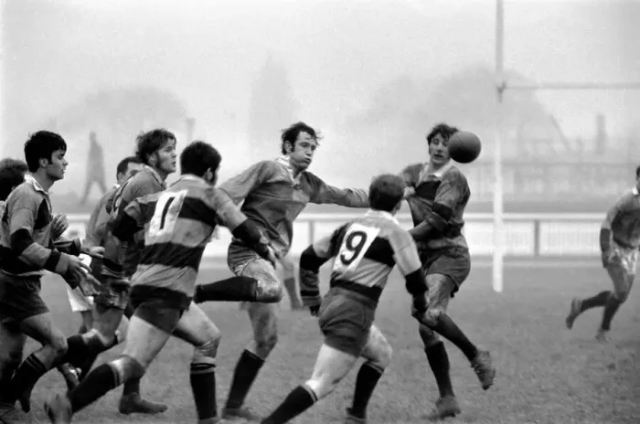Framed Print : Harlequins v Newport. Harlequins struggle to gain possession of the ball in a line