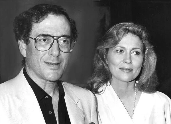 Harold Pinter with Faye Dunaway at a party in London - June 1986 03  /  06  /  1986