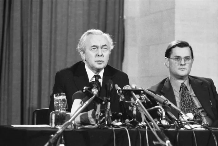 Framed Print : Harold Wilson (1916-1995) announces his resignation as Prime Minister during a press Framed Print : Harold Wilson (1916-1995) announces his resignation as Prime Minister during a press