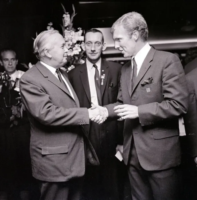 Framed Print : Harold Wilson meets Bobby Moore and members of the England team at a reception held in Framed Print : Harold Wilson meets Bobby Moore and members of the England team at a reception held in