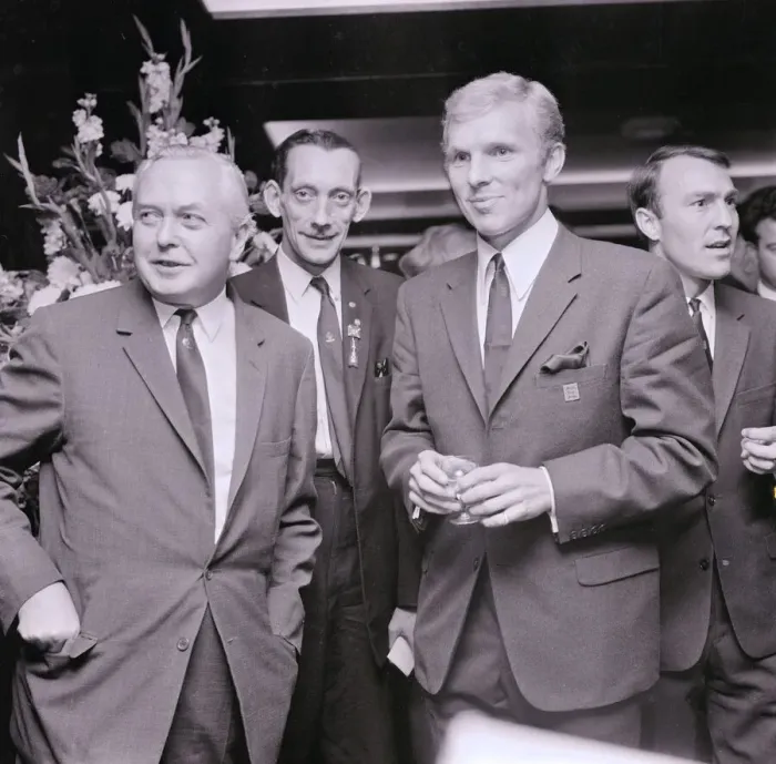 Framed Print : Harold Wilson meets Bobby Moore and members of the England team at a reception held in Framed Print : Harold Wilson meets Bobby Moore and members of the England team at a reception held in