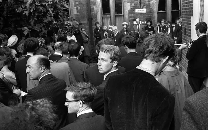 Framed Print : Harold Wilson opens the Toynbee Hall settlement in the East End of London where he Framed Print : Harold Wilson opens the Toynbee Hall settlement in the East End of London where he