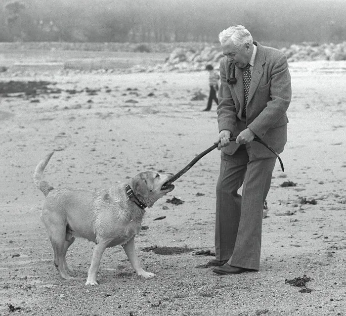 Framed Print : Harold Wilson former Prime Minister on holiday in the Scilly Isles 1976 Framed Print : Harold Wilson former Prime Minister on holiday in the Scilly Isles 1976