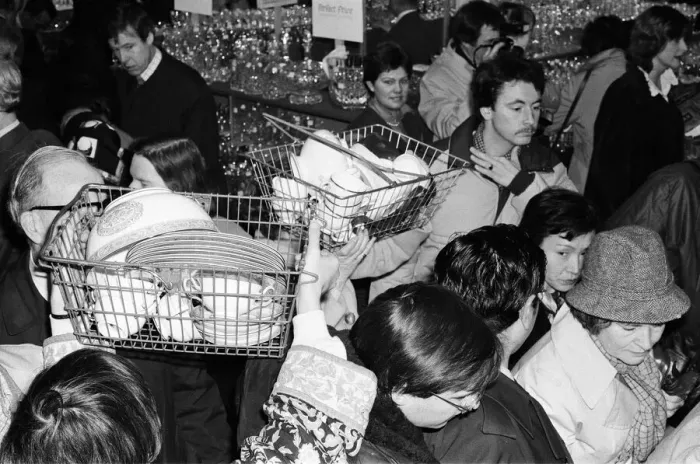 Framed Print : Harrods sale gets underway in Knightsbridge, London. A free-for-all in the crookery Framed Print : Harrods sale gets underway in Knightsbridge, London. A free-for-all in the crookery