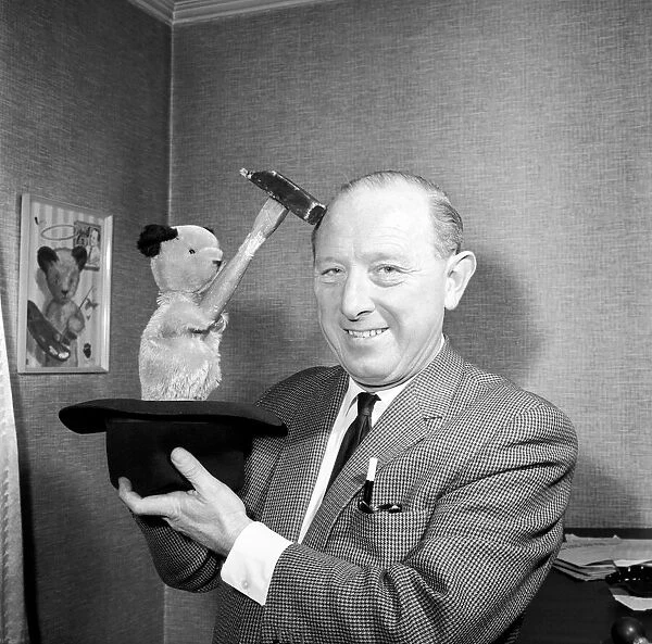 Harry Corbett at home with Sooty. 1960 A1224-011
