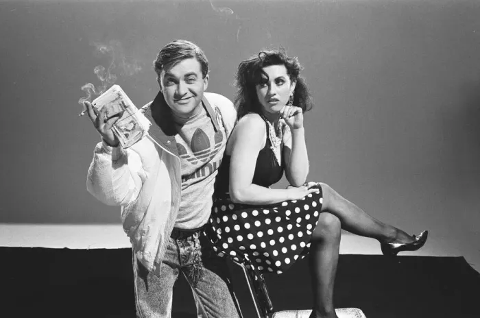 Framed Print : Harry Enfield poses with Fiona Riley. 4th March 1988