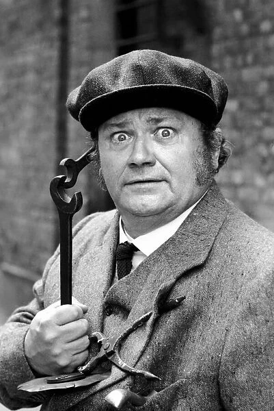 Harry Secombe is about to bound back onto the West End stage as Schippel in The Plumberes