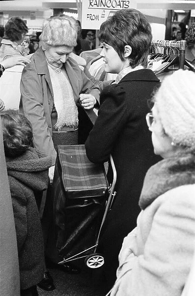 Harveys Sale, Guildford, Surrey, Tuesday 5th January 1971