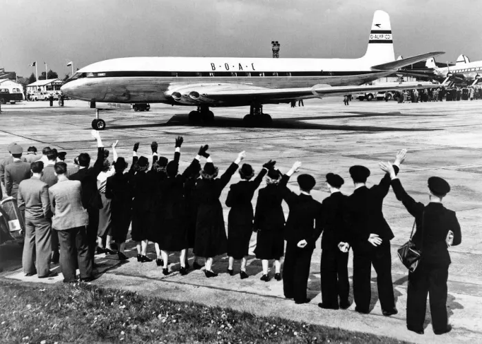 Framed Print : The De Havilland Comet, the worlds first commercial jet airliner to reach production Framed Print : The De Havilland Comet, the worlds first commercial jet airliner to reach production