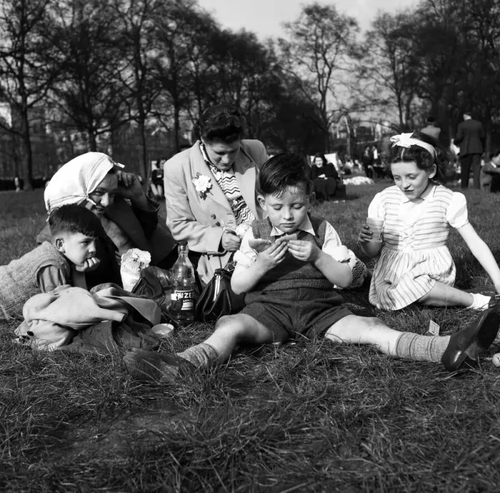 Framed Print : The Hayden family have a picnic in St Jamess Park, London. April 1952 Framed Print : The Hayden family have a picnic in St Jamess Park, London. April 1952