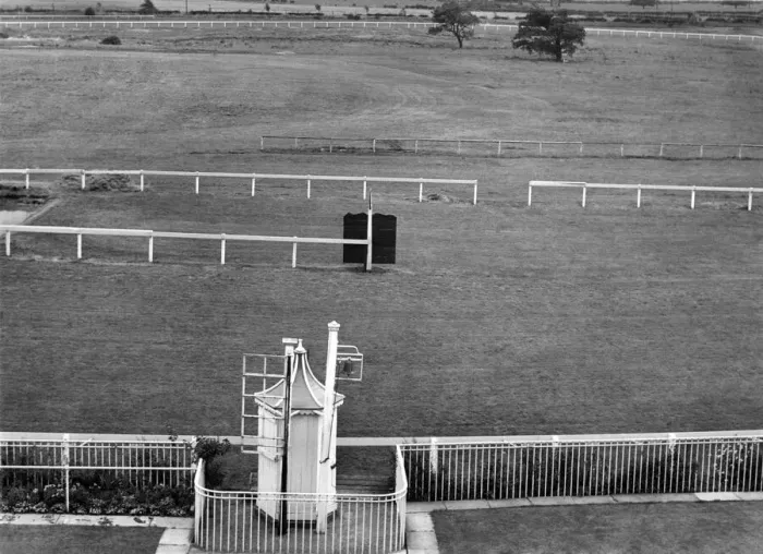 Framed Print : Haydock Park. September 1952 P003352 Framed Print : Haydock Park. September 1952 P003352