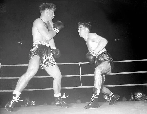 Hazell (L) v Sullivan September 1954 1950s Boxing in Harringay