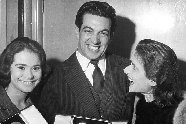 HEATHER SEARS, FRANKIE VAUGHAN AND YVONNE MITCHELL - VARIETY CLUB FILM AWARDS 08  /  04  /  1958