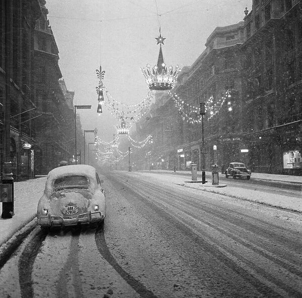 The heavy snowfall on New Years Eve leave Londons Regent Street near deserted of