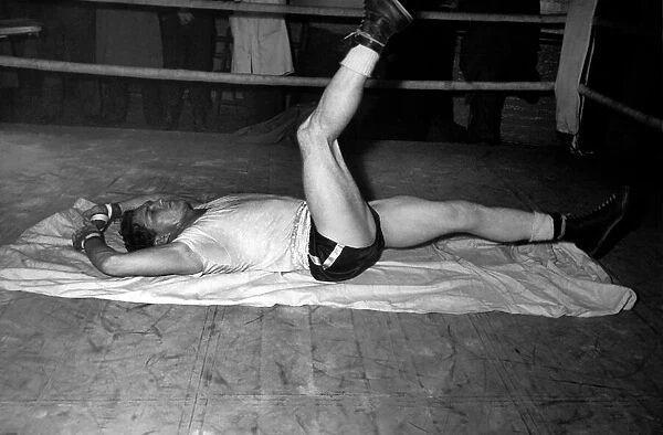 Heavyweight boxer Harry 'Kid'Matthews in training at Jack Solomans Gym
