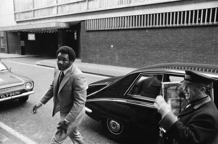 Framed Print : Heavyweight champion of the world, George Foreman in London Framed Print : Heavyweight champion of the world, George Foreman in London