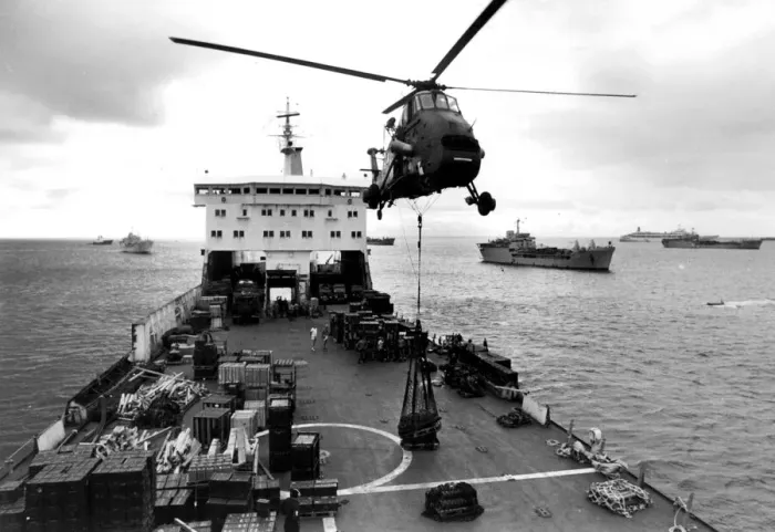 Framed Print : HELICOPTER LIFTING SUPPLIES FROM DECK OF SHIP DURING THE FALKLANDS WAR 1982 Framed Print : HELICOPTER LIFTING SUPPLIES FROM DECK OF SHIP DURING THE FALKLANDS WAR 1982