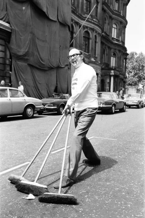 Framed Print : Help Keep Britain Tidy, Photo-call to promote campaign, stars pictured at Les Framed Print : Help Keep Britain Tidy, Photo-call to promote campaign, stars pictured at Les