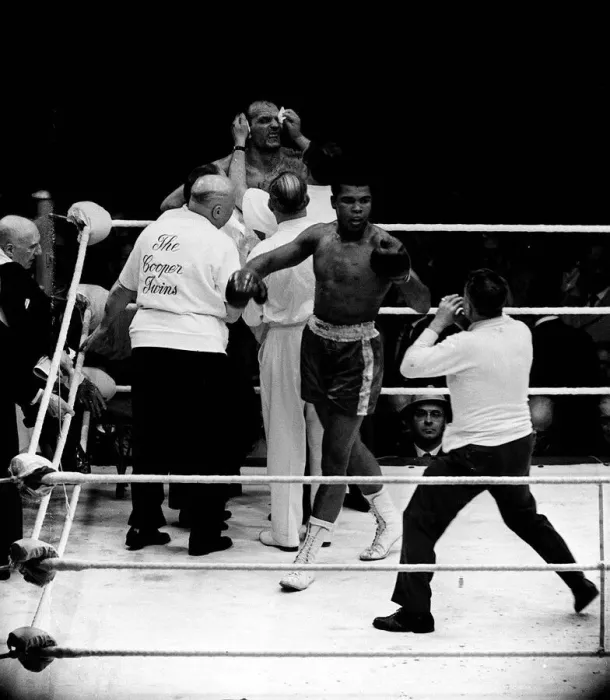 Framed Print : Henry Cooper in his fight against Muhammad Ali June 1963 formerly Cassius Clay is