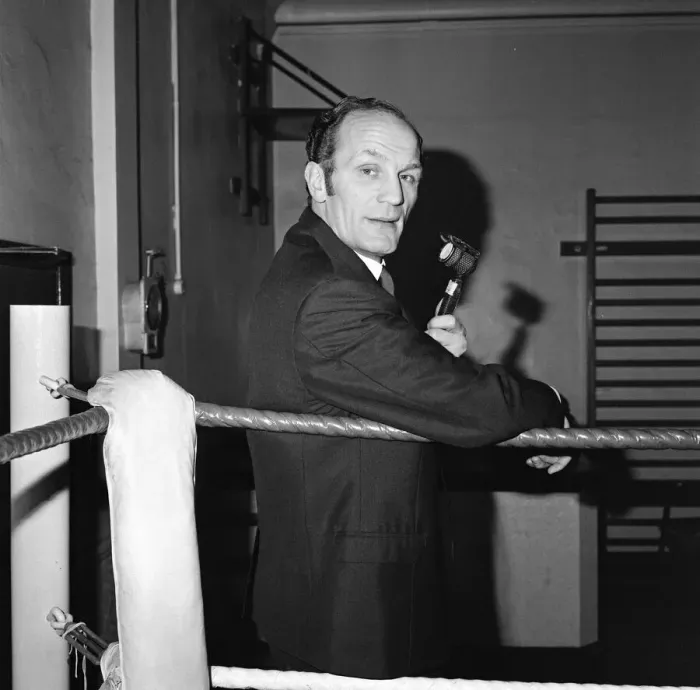 Framed Print : Henry Cooper pictured in a gymnasium. 3rd February 1971