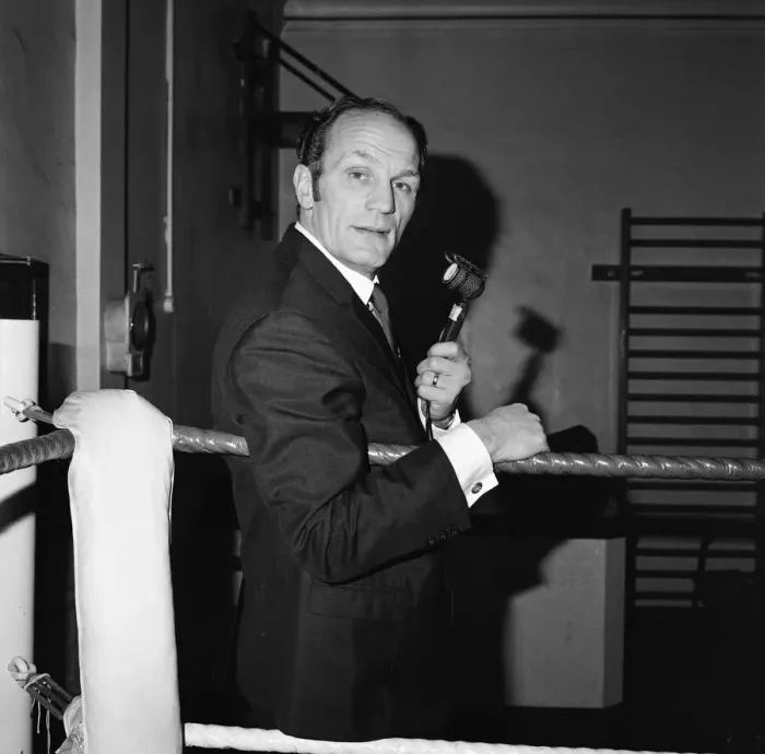 Framed Print : Henry Cooper pictured in a gymnasium. 3rd February 1971 Framed Print : Henry Cooper pictured in a gymnasium. 3rd February 1971