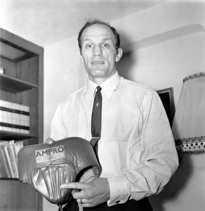 Framed Print : Henry Cooper showing the damage to his ampro bodyguard which was caused by low blows Framed Print : Henry Cooper showing the damage to his ampro bodyguard which was caused by low blows