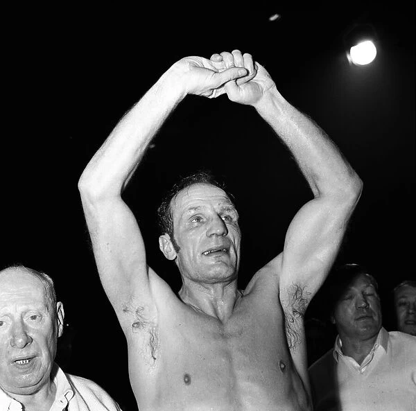 Henry Cooper wins back the British heavyweight title from Jack Bodell