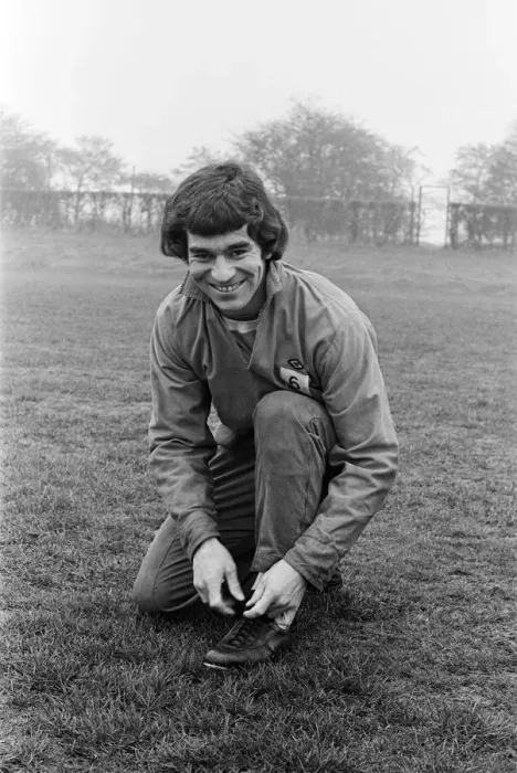 Framed Print : Henry Newton, mid field player with Derby County. 27th February 1976 Framed Print : Henry Newton, mid field player with Derby County. 27th February 1976