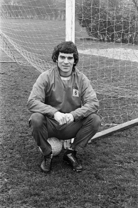Framed Print : Henry Newton, mid field player with Derby County. 27th February 1976 Framed Print : Henry Newton, mid field player with Derby County. 27th February 1976
