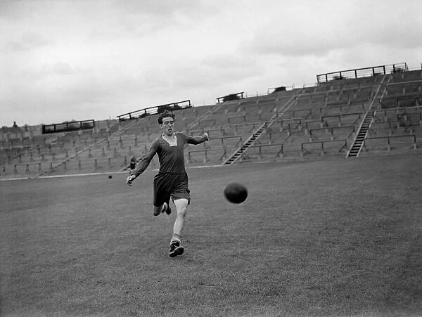 Hepplewhite, footballer for Huddesfield August 1950 025532  /  3