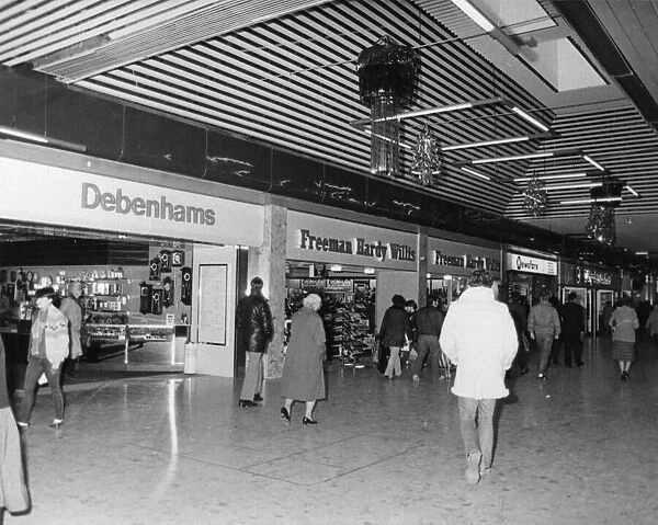 Hill Street Centre, Middlesbrough, 17th February 1983. Debenhams and Freeman Hardy Willis