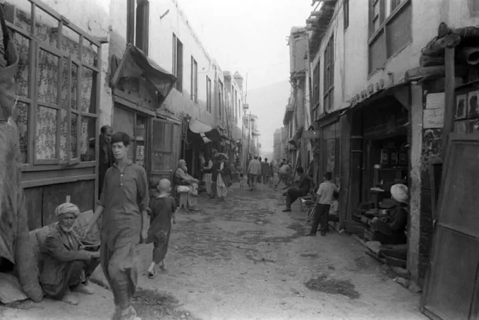 : Hippies in Afghanistan Aug 1971 - General Shots in the shopping : Hippies in Afghanistan Aug 1971 - General Shots in the shopping