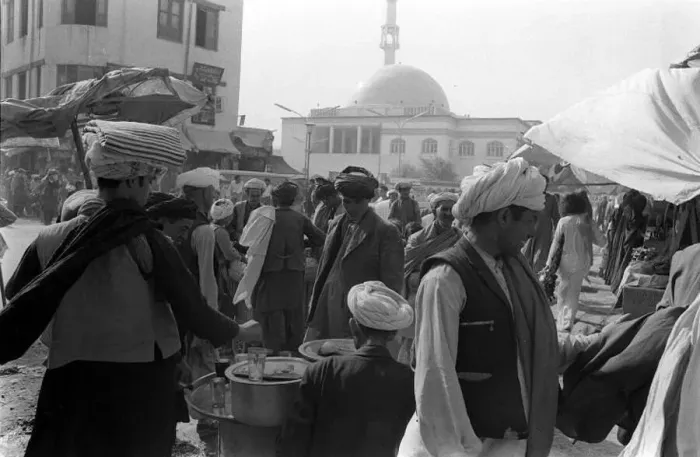 : Hippies in Afghanistan Aug 1971 - General Shots in the shopping : Hippies in Afghanistan Aug 1971 - General Shots in the shopping