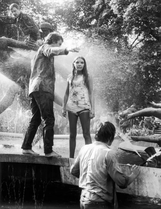 Framed Print : Hippies cooling themselves in the fountain near the underground car park in Park Lane Framed Print : Hippies cooling themselves in the fountain near the underground car park in Park Lane