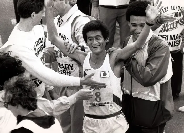 Framed Print : Hiromi Taniguchi holds his arms in the air to celebrate winning the 1987 London Marathon Framed Print : Hiromi Taniguchi holds his arms in the air to celebrate winning the 1987 London Marathon
