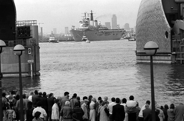 HMS Ark Royal Aircraft Carrier June 1987 at Greenwich Crowds await the arrival of