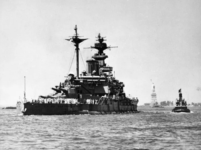 Framed Print : HMS Malaya, escorted by tugs, leaves New York harbour after refit in the United States Framed Print : HMS Malaya, escorted by tugs, leaves New York harbour after refit in the United States