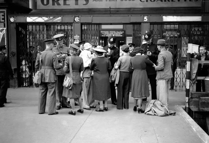 Framed Print : Holiday crowds seen here at Paddington station having their ID cards checked by Framed Print : Holiday crowds seen here at Paddington station having their ID cards checked by