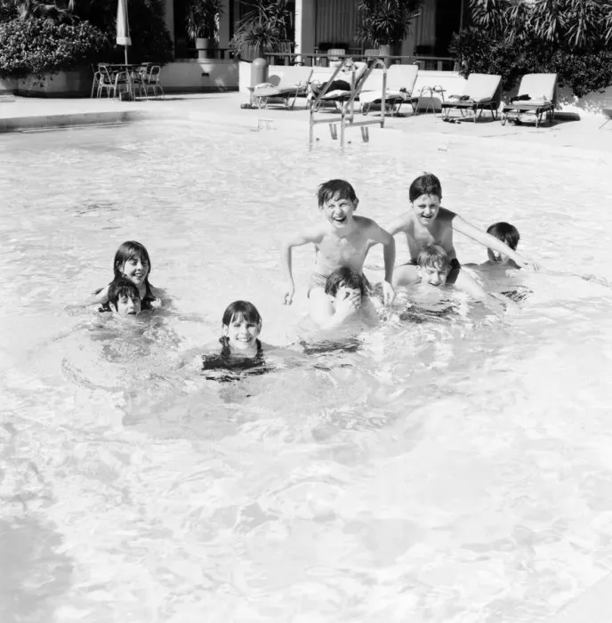 Framed Print : Holiday makers bathing in the pool at the Robert Meyer Hotel, Orlando, Florida, USA Framed Print : Holiday makers bathing in the pool at the Robert Meyer Hotel, Orlando, Florida, USA