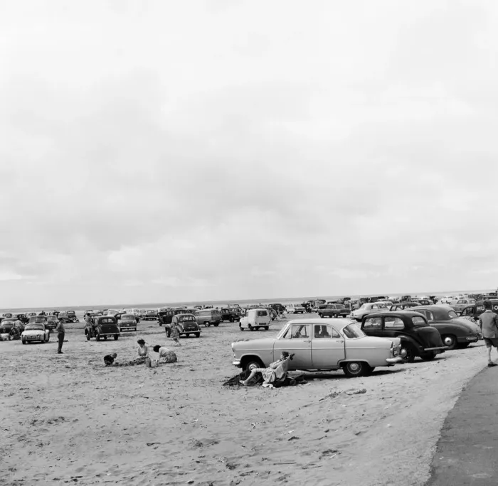 Framed Print : Holiday makers and their cars on Southport beach, Merseyside. 5th August 1959 Framed Print : Holiday makers and their cars on Southport beach, Merseyside. 5th August 1959