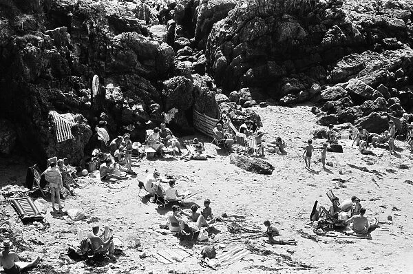 Holiday makers at Langland Bay, Mumbles, Swansea. 17th August 1967