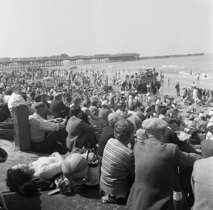 Framed Print : Holiday scenes in and around Blackpool Beach, Lancashire. July 1952