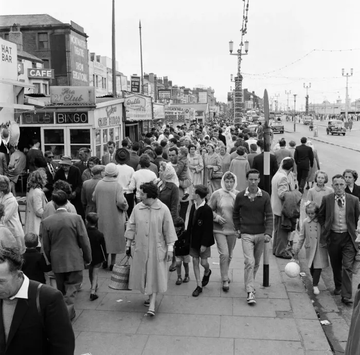 Framed Print : Holiday scenes in Blackpool, Lancashire. 5th August 1961