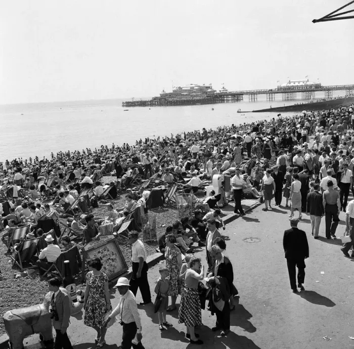 Framed Print : Holiday scenes in Brighton, East Sussex. 10th June 1962. 10th June 1962 Framed Print : Holiday scenes in Brighton, East Sussex. 10th June 1962. 10th June 1962