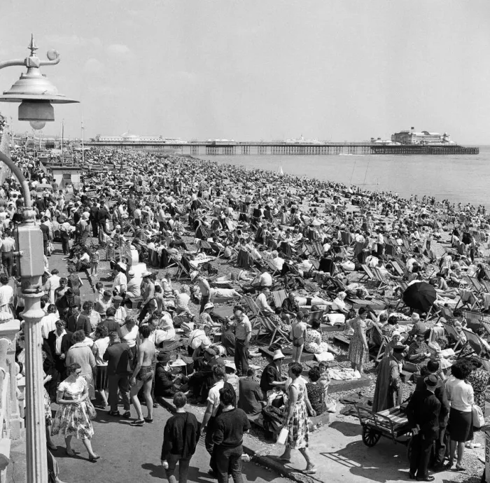 Framed Print : Holiday scenes in Brighton, East Sussex. 10th June 1962. 10th June 1962 Framed Print : Holiday scenes in Brighton, East Sussex. 10th June 1962. 10th June 1962