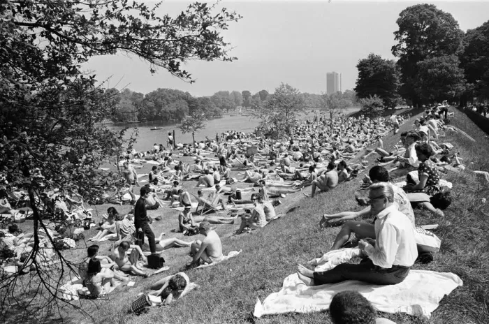 Framed Print : Holiday scenes in Brighton, East Sussex on the Whitsun bank holiday. 15th May 1964 Framed Print : Holiday scenes in Brighton, East Sussex on the Whitsun bank holiday. 15th May 1964